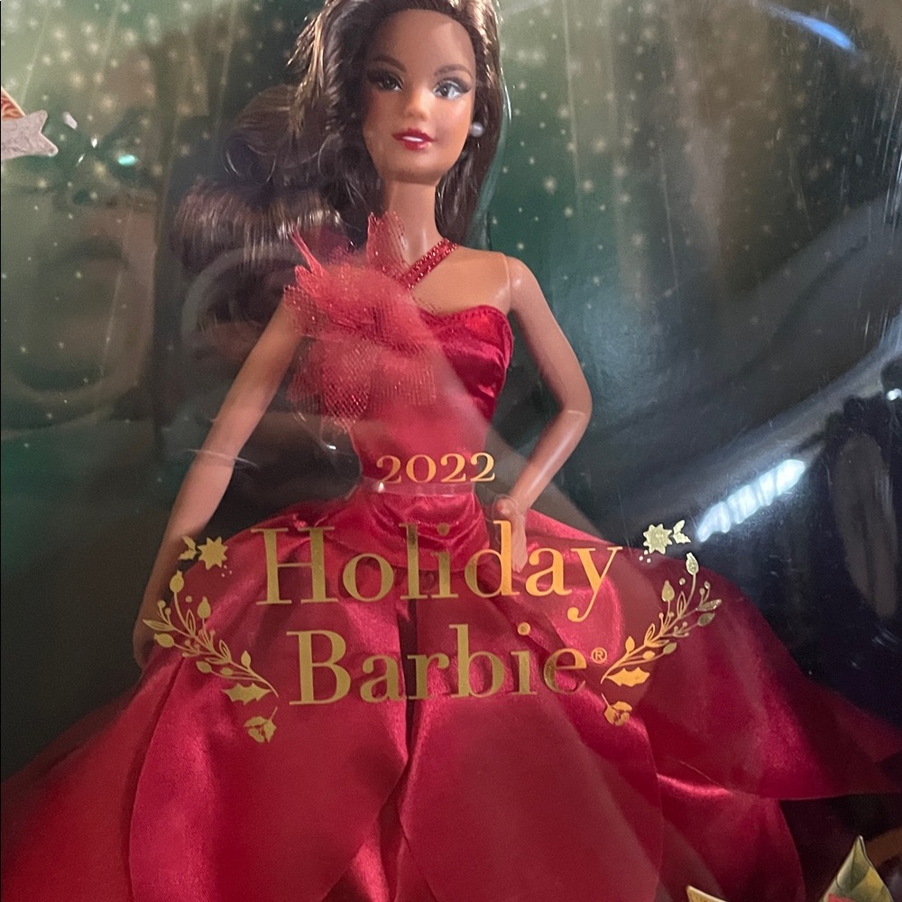 Barbie Signature 2022 Holiday Doll in Vibrant Red - Picture 3 of 3